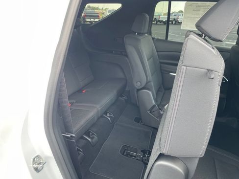 Used 2026 Chevrolet Traverse LT AWD/4WD image 15