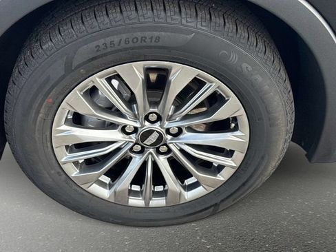 Used 2025 Cadillac XT4 Premium Luxury FWD image 10