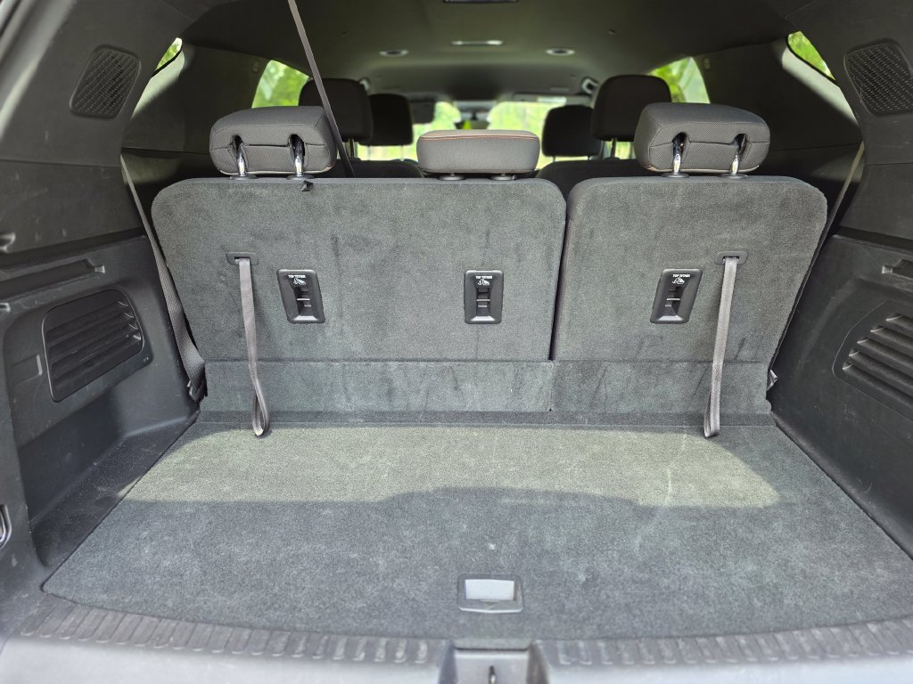 Used 2026 Chevrolet Traverse LT w/ Driver Confidence Package FWD image 19