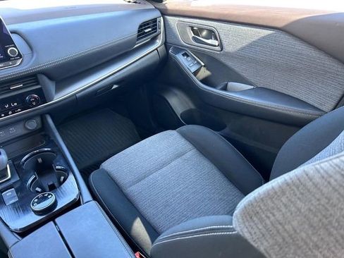 Used 2023 Nissan Rogue SV image 15