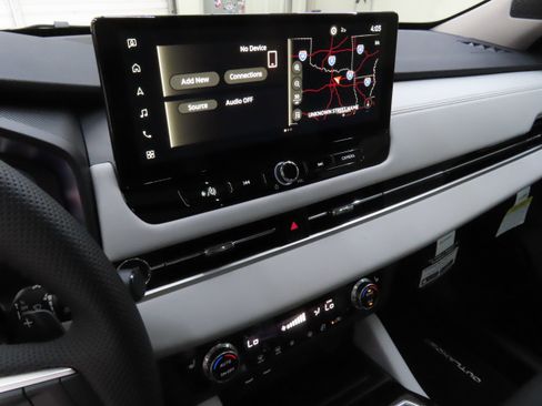 New 2025 Mitsubishi Outlander SE image 16