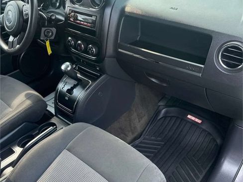 Used 2015 Jeep Patriot Sport w/ Power Value Group FWD image 4
