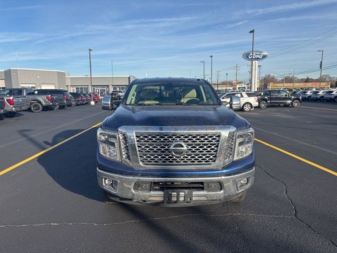 Used 2018 Nissan Titan SL w/ Chrome Package image 2