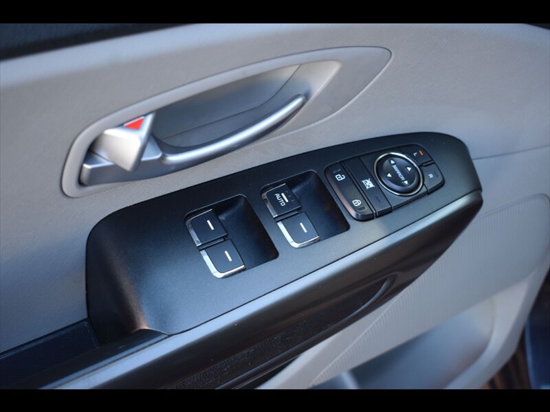 Used 2020 Kia Sedona LX FWD image 19