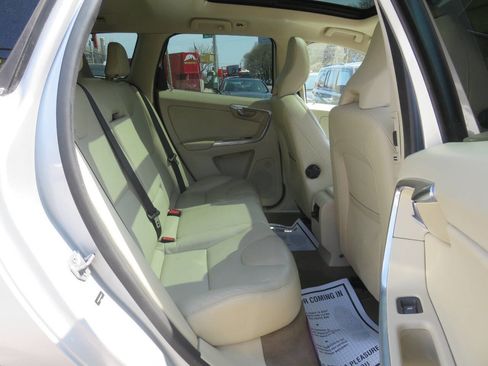 Used 2015 Volvo XC60 T6 Premier Plus image 21
