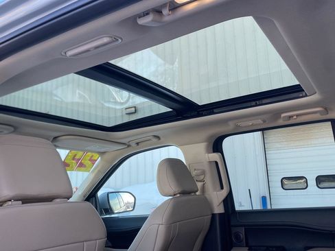 Used 2022 Ford Expedition Limited image 17