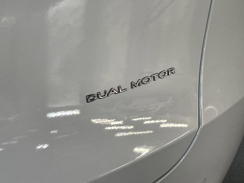 Used 2021 Tesla Model Y Long Range image 32