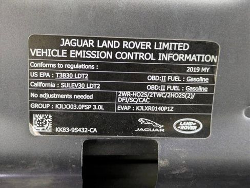 Used 2019 Land Rover Range Rover Velar R-Dynamic SE image 26