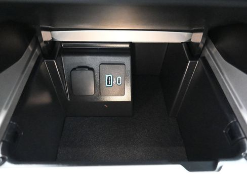 Used 2023 Ford Explorer XLT w/ Equipment Group 202A AWD/4WD image 20