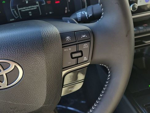 Used 2025 Toyota Camry LE image 31