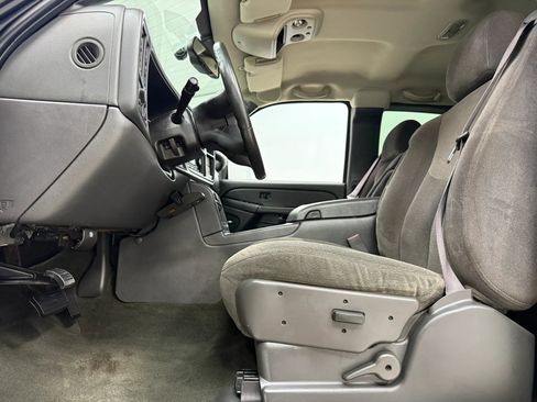 Used 2004 GMC Sierra 2500 SLE w/ Skid Plate Package AWD/4WD image 15