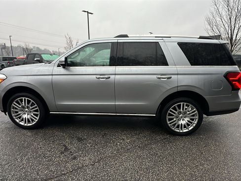 Used 2024 Ford Expedition Limited image 11