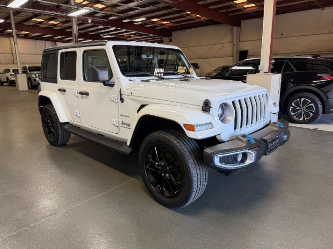Used 2023 Jeep Wrangler Unlimited Sahara w/ Cold Weather Group AWD/4WD image 6