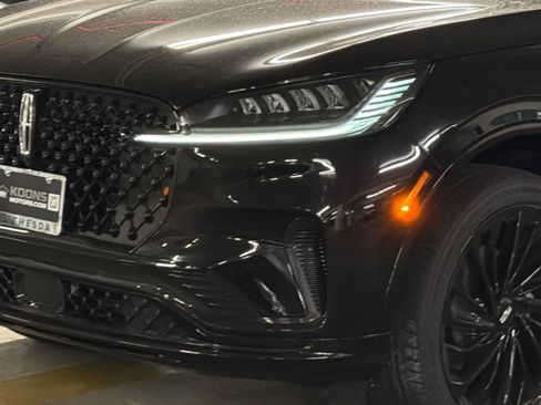 New 2026 Lincoln Aviator Reserve w/ Jet Appearance Package AWD/4WD image 2