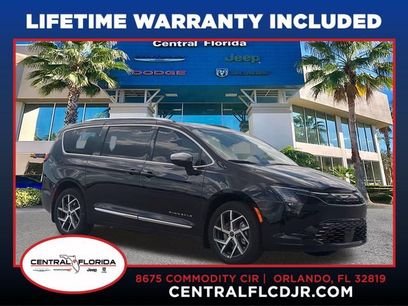 New 2027 Chrysler Pacifica Pinnacle w/ Theater Group