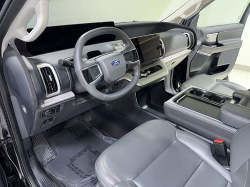 Used 2025 Ford Expedition Active image 15