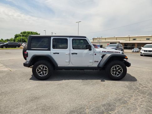 Used 2024 Jeep Wrangler Unlimited Rubicon AWD/4WD image 7