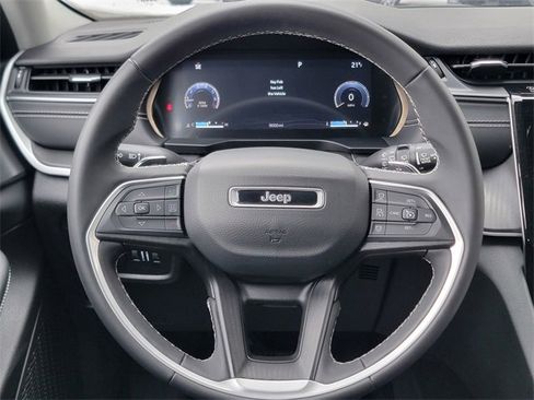 Certified 2023 Jeep Grand Cherokee Laredo X image 32