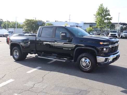 Used 2024 Chevrolet Silverado 3500 LT w/ Convenience Package AWD/4WD image 2