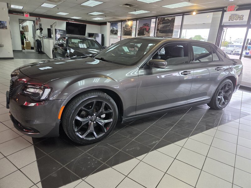 Used 2023 Chrysler 300 S RWD image 2
