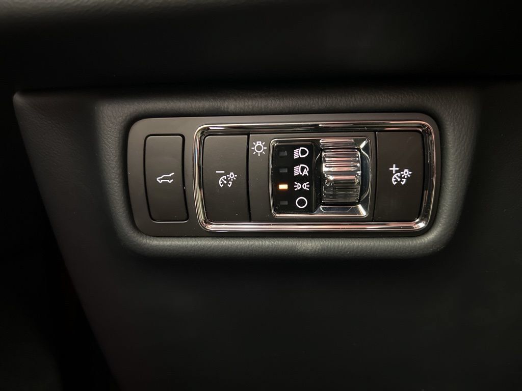 Used 2026 Lincoln Aviator Reserve AWD/4WD image 25