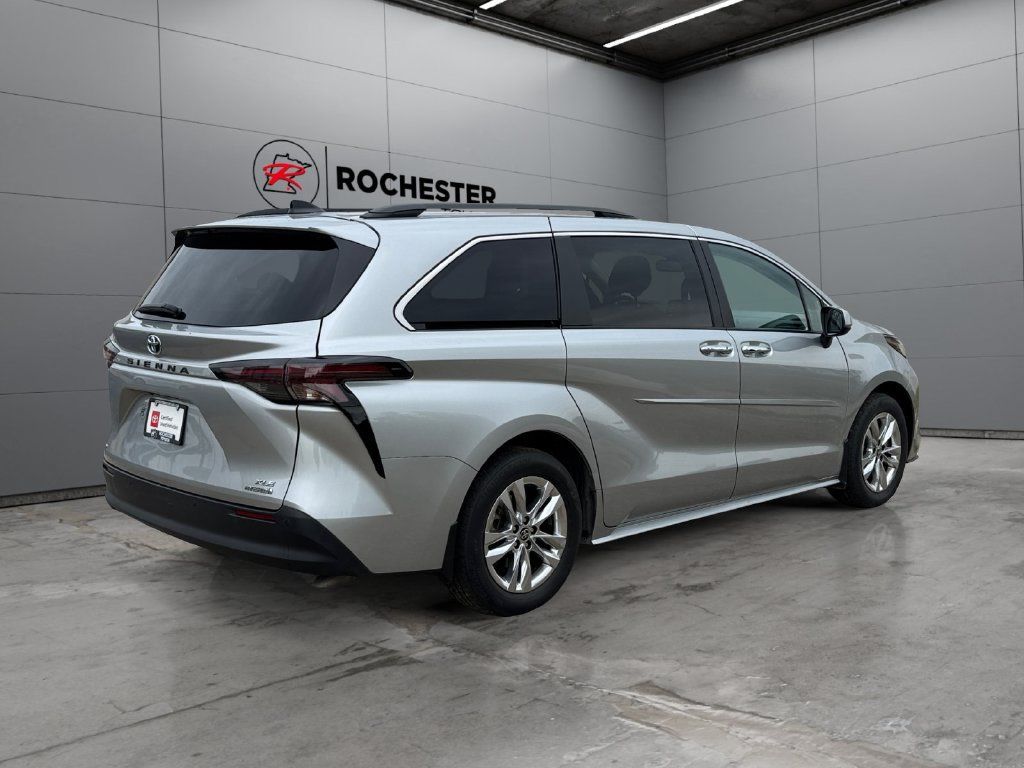 Used 2024 Toyota Sienna XLE w/ XLE Plus Package AWD/4WD image 5