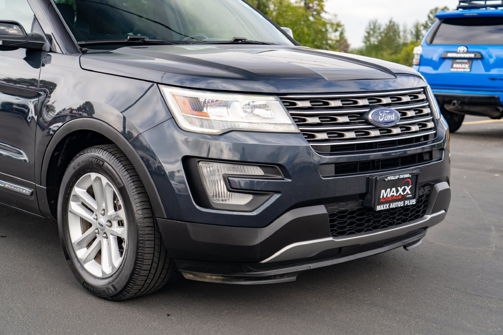 Used 2017 Ford Explorer XLT w/ Equipment Group 201A FWD image 6