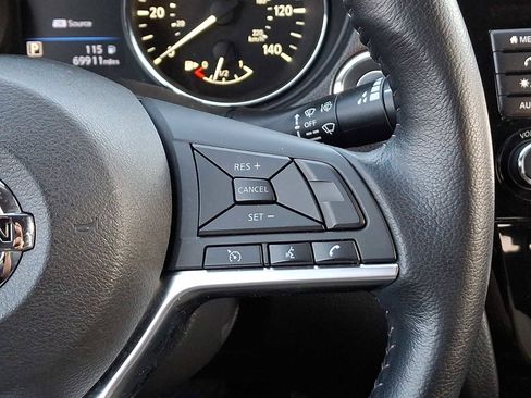 Used 2020 Nissan Rogue SV image 22