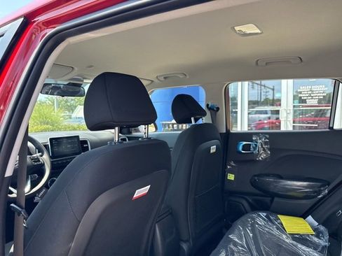 Certified 2025 Hyundai Venue SE image 40