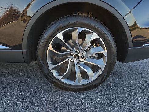 Certified 2025 Lincoln Aviator AWD w/ Equipment Group 101A image 33