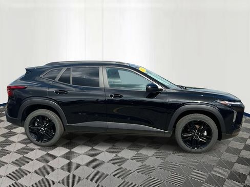 Used 2024 Chevrolet Trax ACTIV w/ Sunroof Package FWD image 5