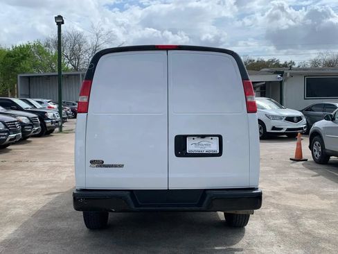 Used 2017 Chevrolet Express 2500 RWD image 6