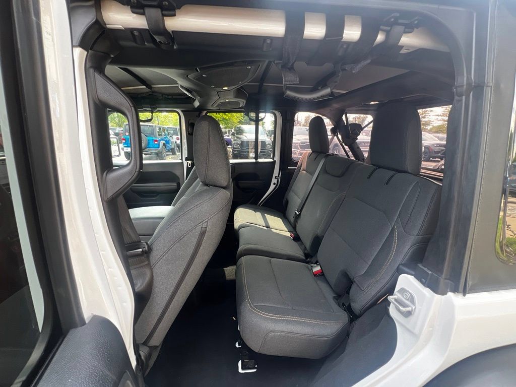 Used 2025 Jeep Wrangler Unlimited Sport AWD/4WD image 18