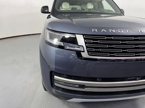Used 2025 Land Rover Range Rover SE AWD/4WD image 3