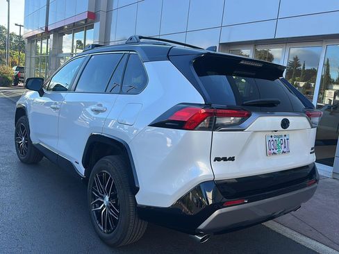 Used 2023 Toyota RAV4 XSE AWD/4WD image 2