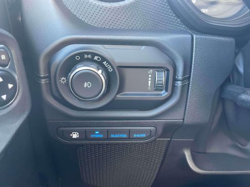 Used 2024 Jeep Wrangler Unlimited Rubicon 4xe image 21