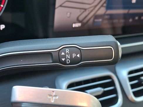 Used 2024 Mercedes-Benz GLE 350 4MATIC image 11