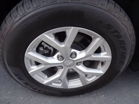 Used 2023 Jeep Grand Cherokee L Limited image 16