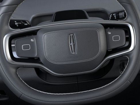 Used 2025 Lincoln Navigator Reserve image 12