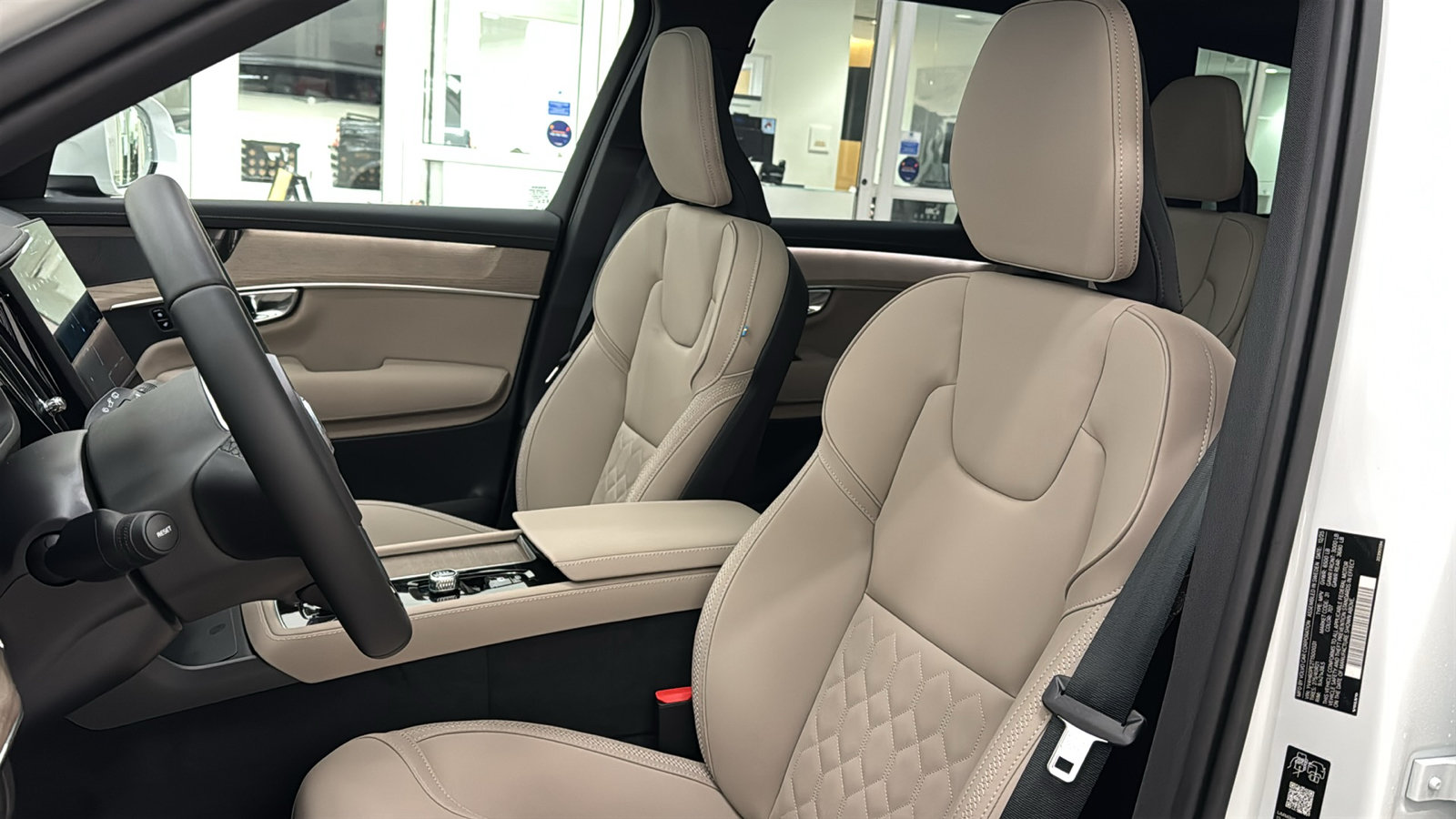 New 2026 Volvo XC90 T8 Plus w/ Protection Package Premier AWD/4WD image 23