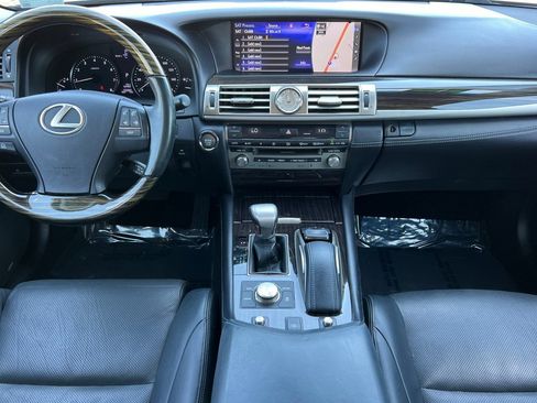 Used 2016 Lexus LS 460 w/ Comfort Package RWD image 3
