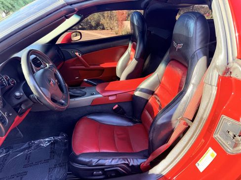 Used 2007 Chevrolet Corvette Coupe w/ Preferred Equipment Group RWD image 11