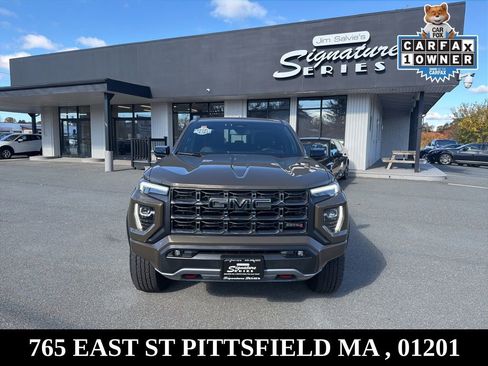 Used 2024 GMC Canyon AT4 image 2