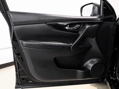 Used 2019 Nissan Rogue Sport SL w/ Premium Package image 48