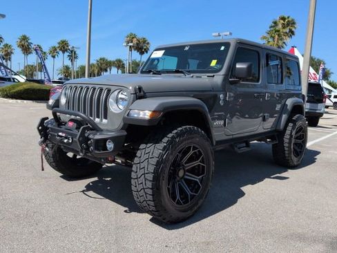 Used 2022 Jeep Wrangler Unlimited Sahara w/ Cold Weather Group AWD/4WD image 8