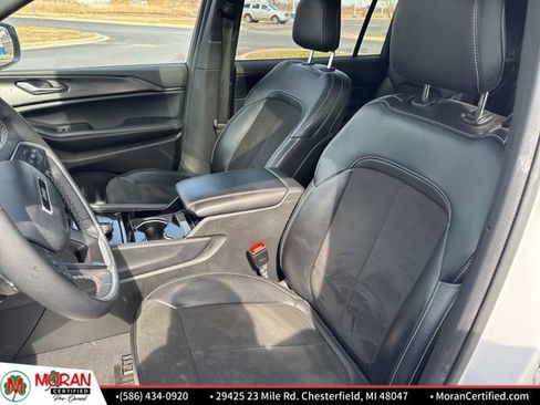 Used 2023 Jeep Grand Cherokee L Laredo image 11