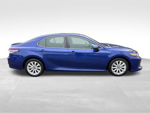 Used 2018 Toyota Camry LE image 8
