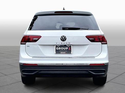 Certified 2022 Volkswagen Tiguan SE image 5