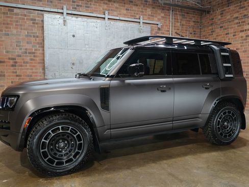Used 2025 Land Rover Defender 110 image 11