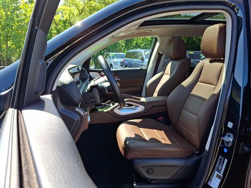 Used 2024 Mercedes-Benz GLS 450 4MATIC image 14